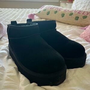 UGG Platform Ultra Minis - YOUTH 6 (women’s 8)